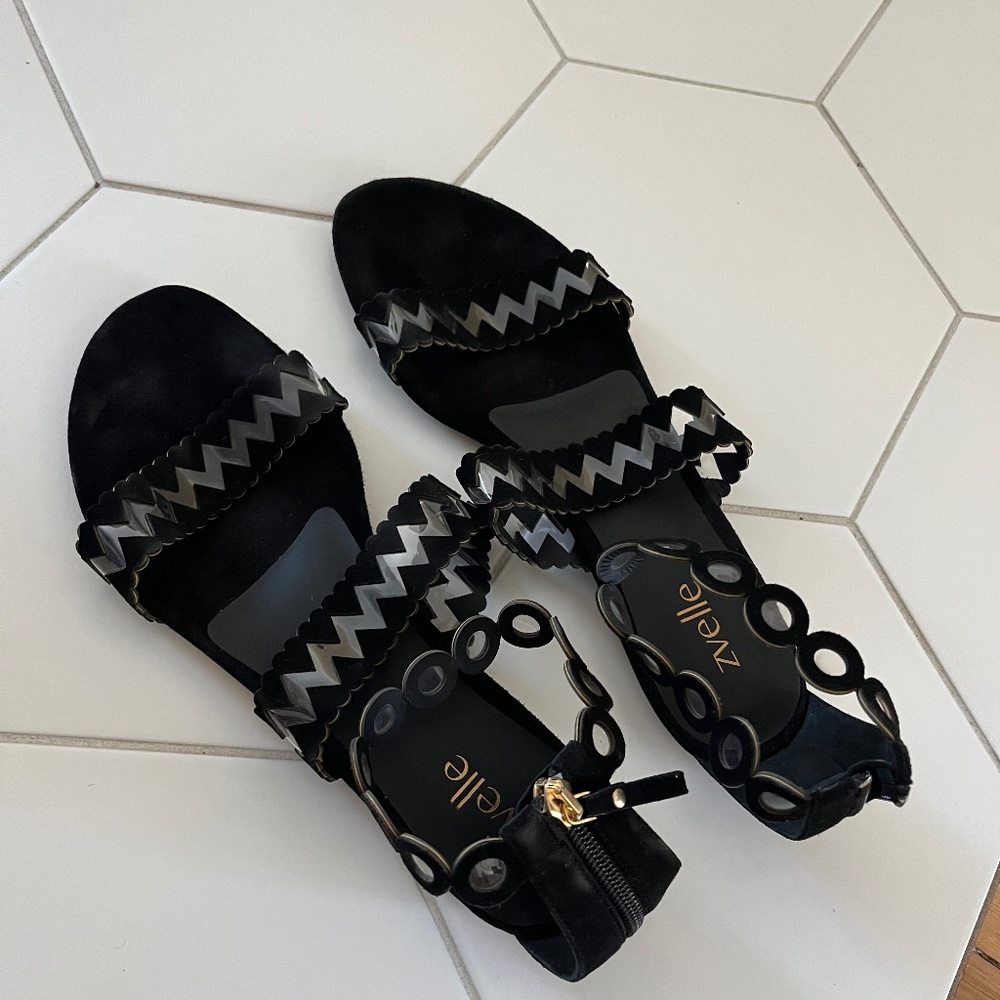 Zvelle black Suede sandals